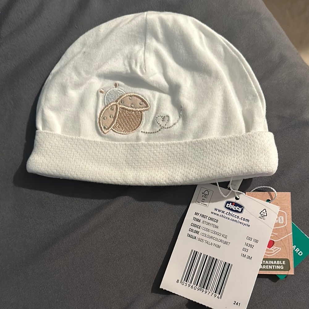 New Chic White Knit Hat with Appliqué